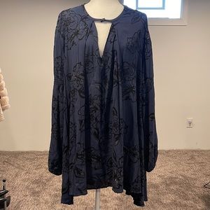 Free People Dark Blue/Black Keyhole Neck Floral Tunic